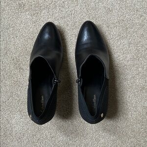 CALVIN KLEIN Jeanine Cabr Leather women’s  Sz 9 M 3” Black Bootie Heels LIKE NEW